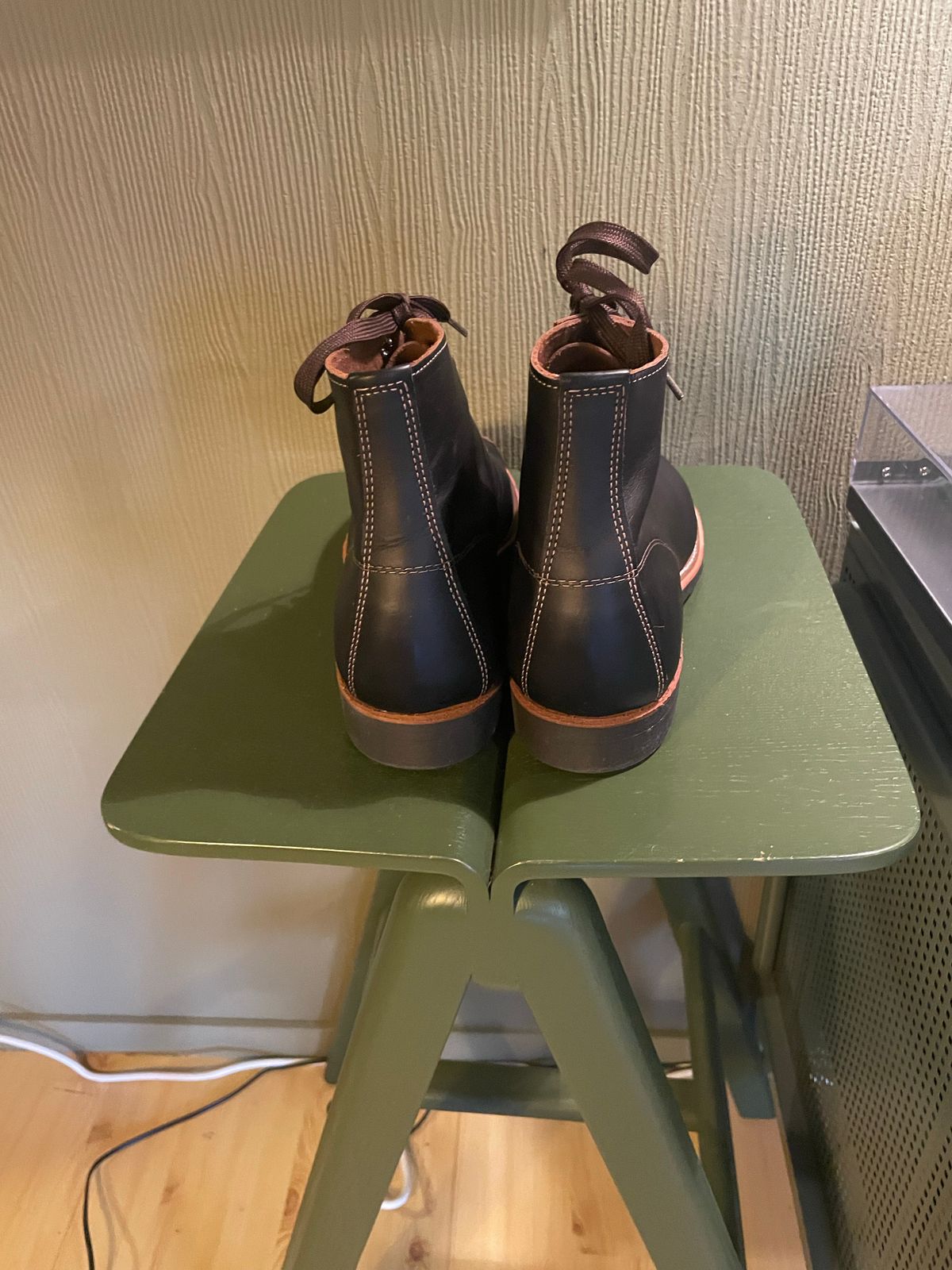 Photo by surcos on October 1, 2022 of the Red Wing 1920s Outing Boot in S.B. Foot Black Prairie.