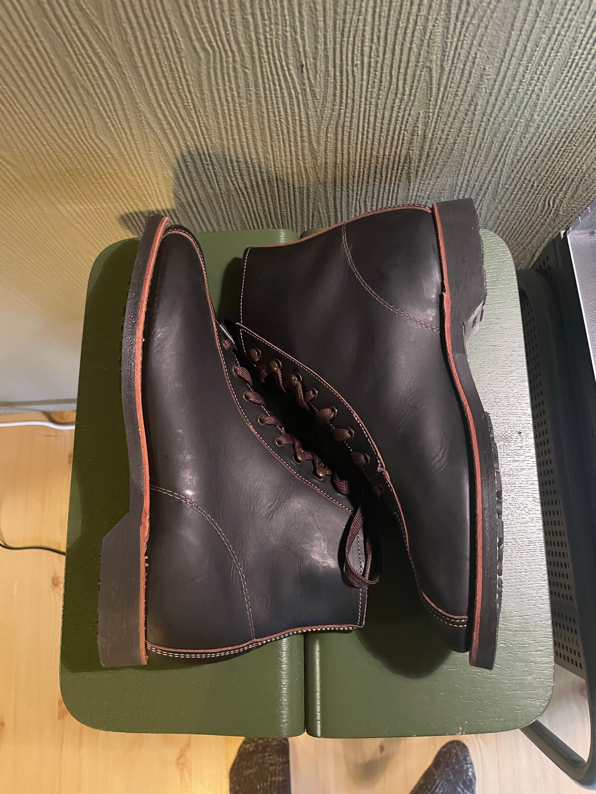 Photo by surcos on October 1, 2022 of the Red Wing 1920s Outing Boot in S.B. Foot Black Prairie.