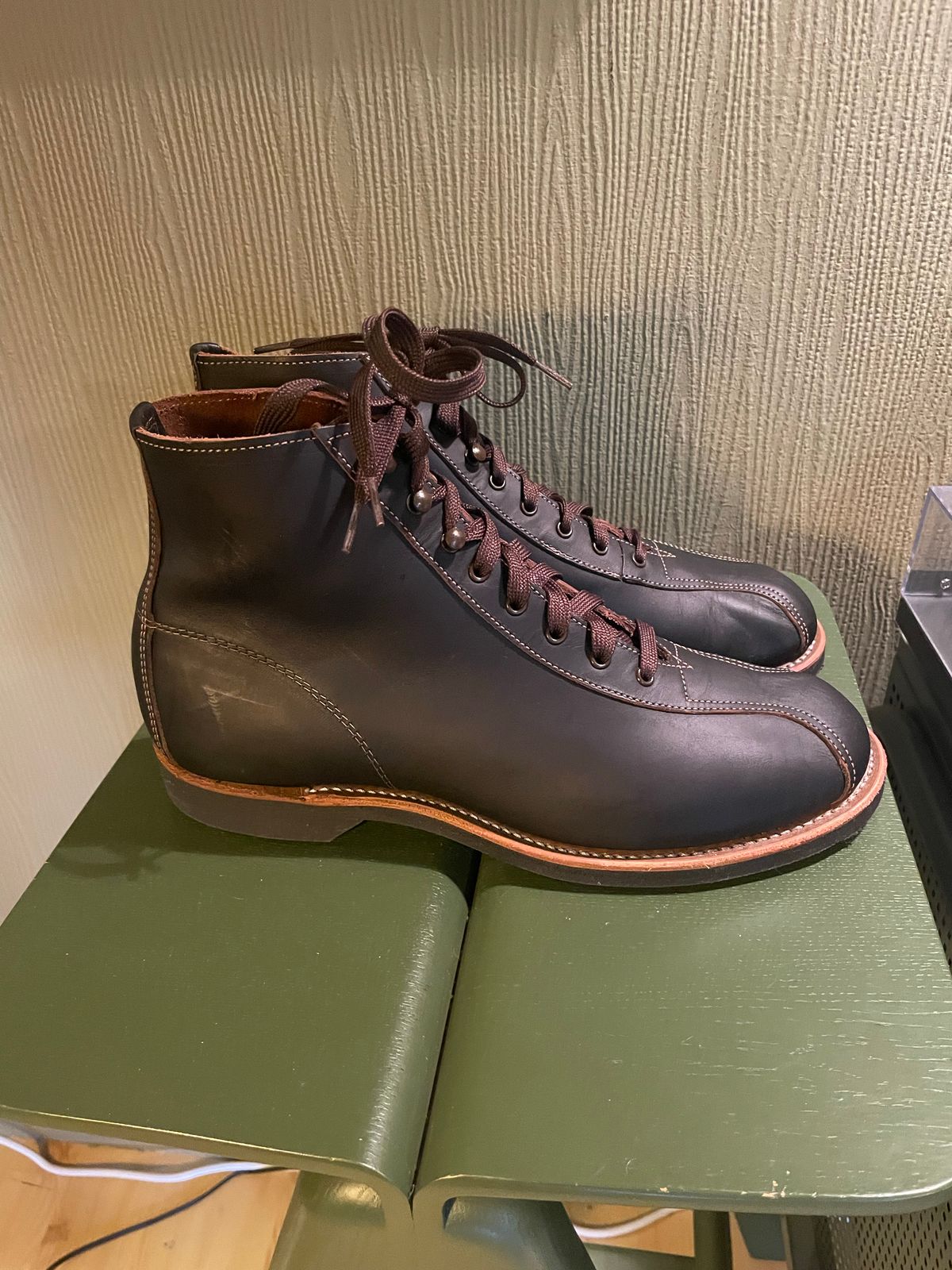 Photo by surcos on October 1, 2022 of the Red Wing 1920s Outing Boot in S.B. Foot Black Prairie.