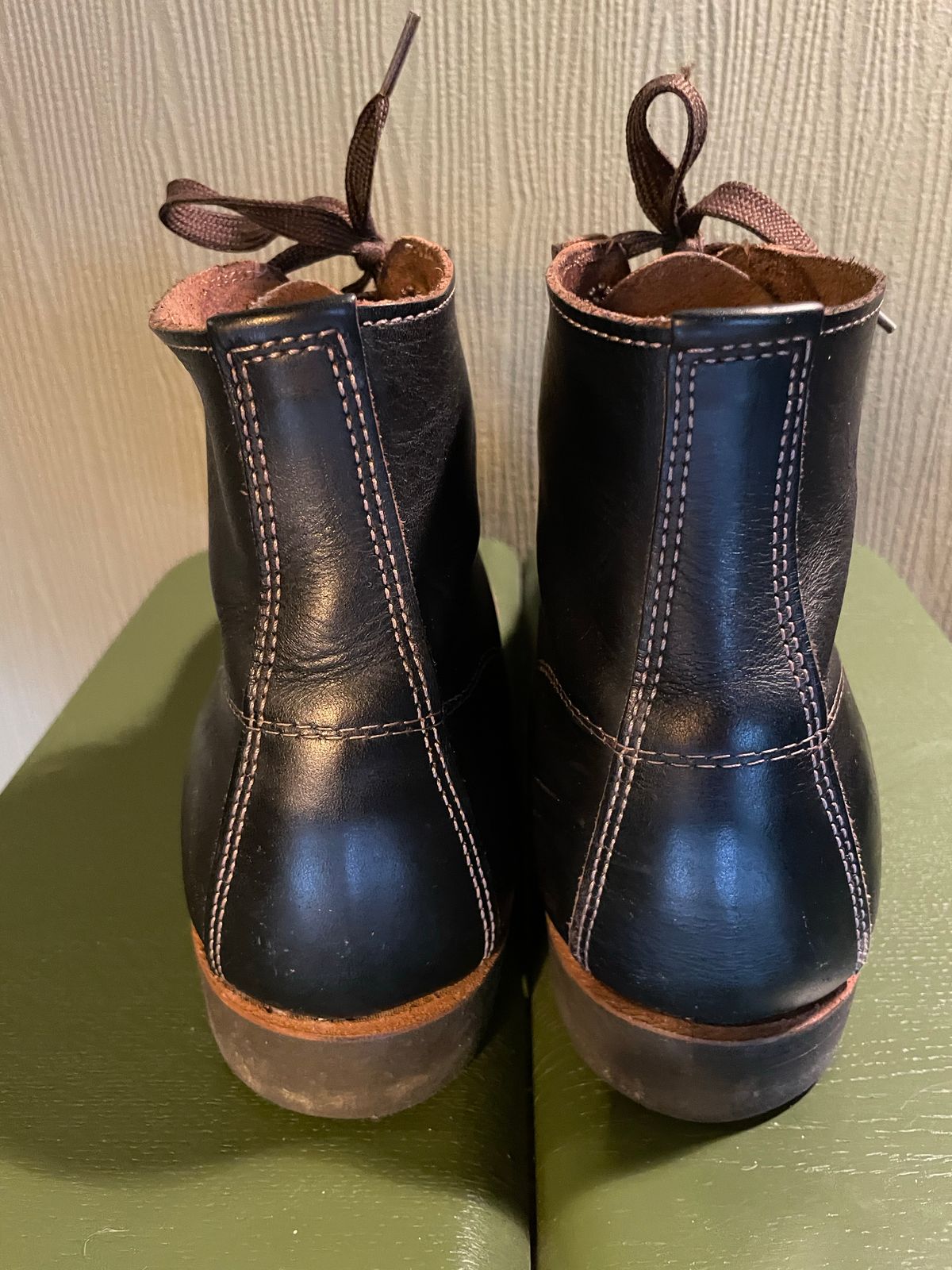 Photo by surcos on November 1, 2022 of the Red Wing 1920s Outing Boot in S.B. Foot Black Prairie.