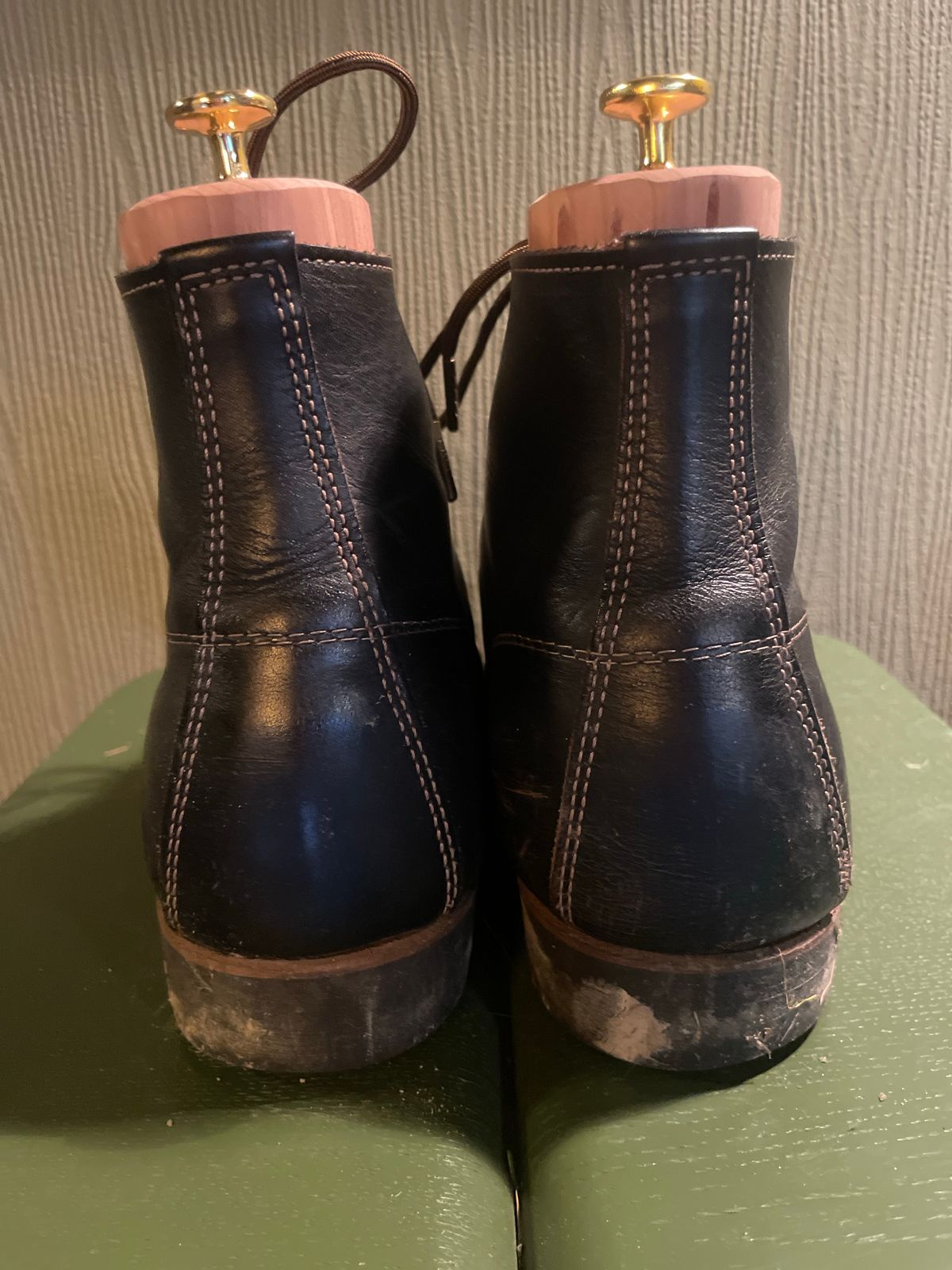Photo by surcos on December 3, 2022 of the Red Wing 1920s Outing Boot in S.B. Foot Black Prairie.