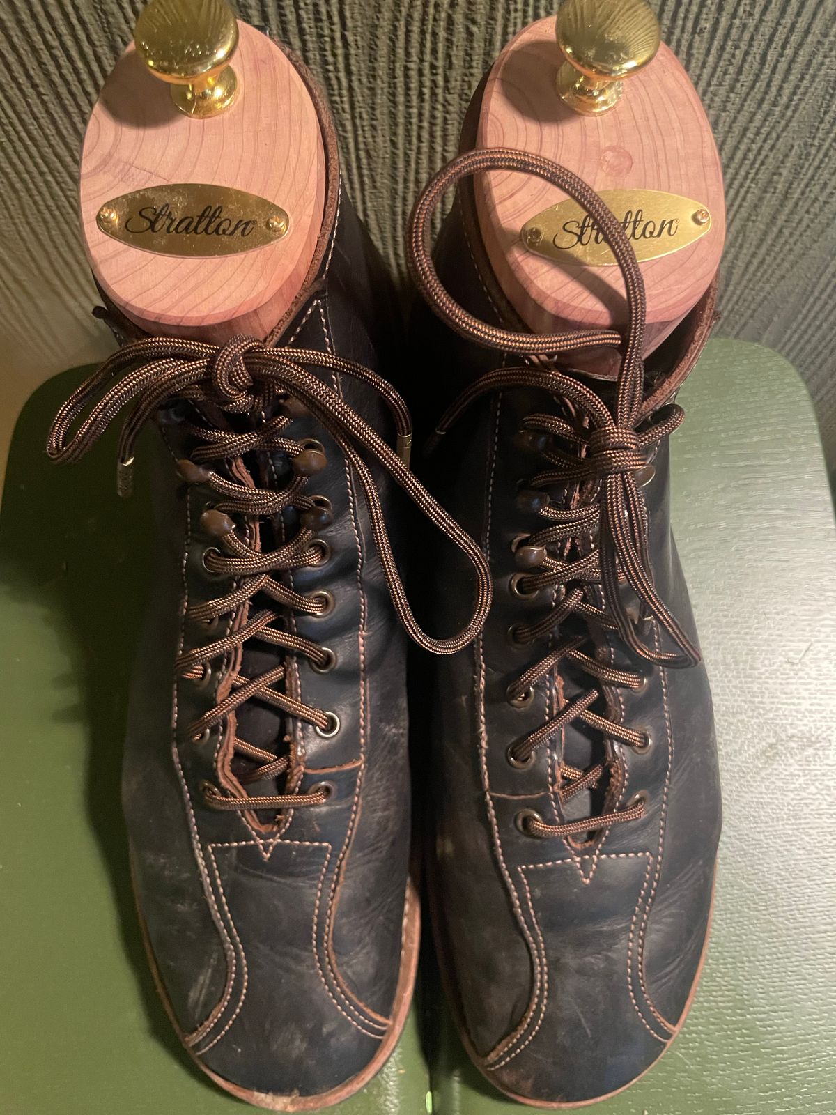 Photo by surcos on December 3, 2022 of the Red Wing 1920s Outing Boot in S.B. Foot Black Prairie.