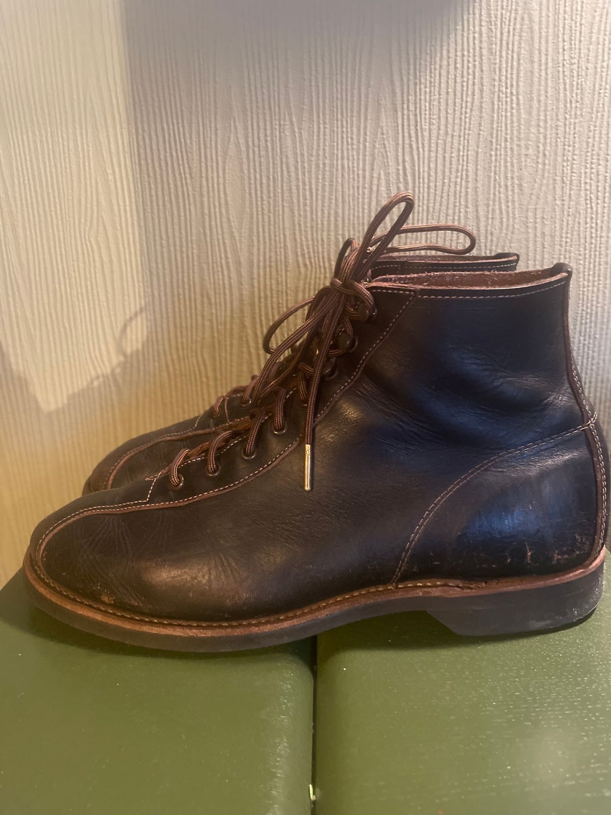 Photo by surcos on January 3, 2023 of the Red Wing 1920s Outing Boot in S.B. Foot Black Prairie.