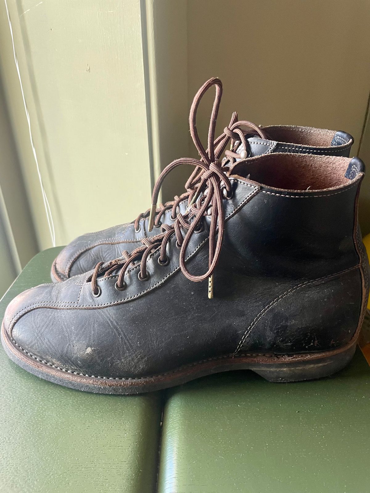 Photo by surcos on March 5, 2023 of the Red Wing 1920s Outing Boot in S.B. Foot Black Prairie.