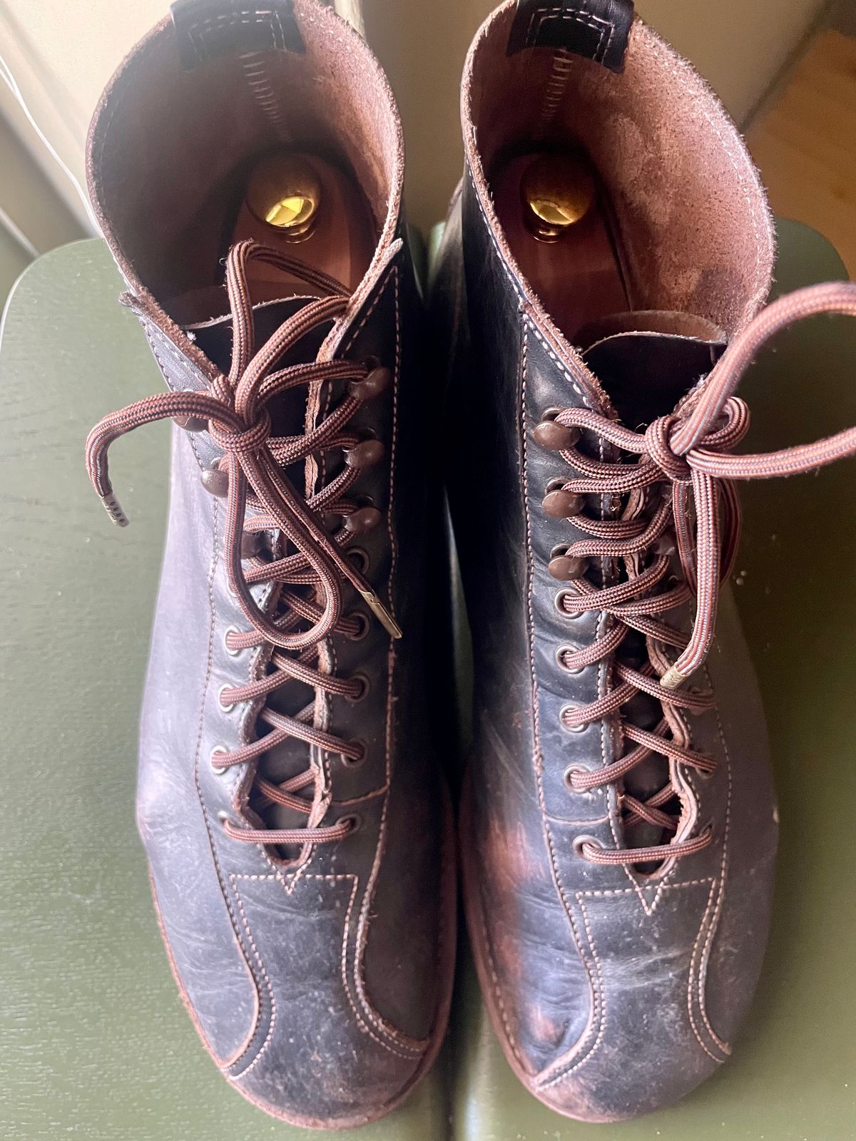 Photo by surcos on March 5, 2023 of the Red Wing 1920s Outing Boot in S.B. Foot Black Prairie.