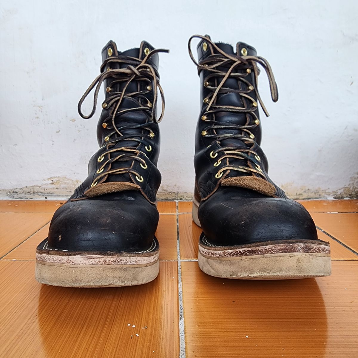 Photo by Leroy on November 2, 2023 of the Nicks x Zuriick Merriman in Horween Black Chromexcel.