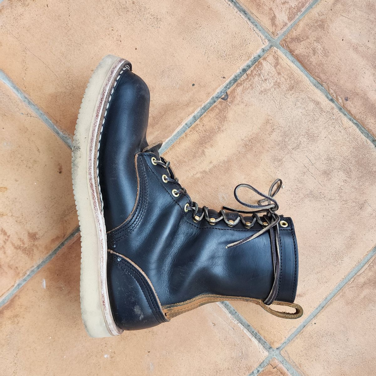 Photo by Leroy on November 2, 2023 of the Nicks x Zuriick Merriman in Horween Black Chromexcel.