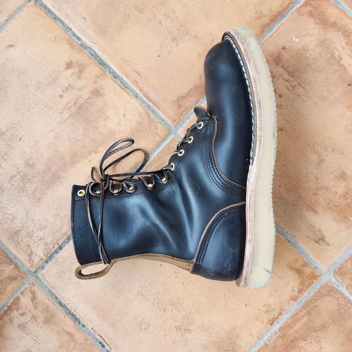 Photo by Leroy on November 2, 2023 of the Nicks x Zuriick Merriman in Horween Black Chromexcel.