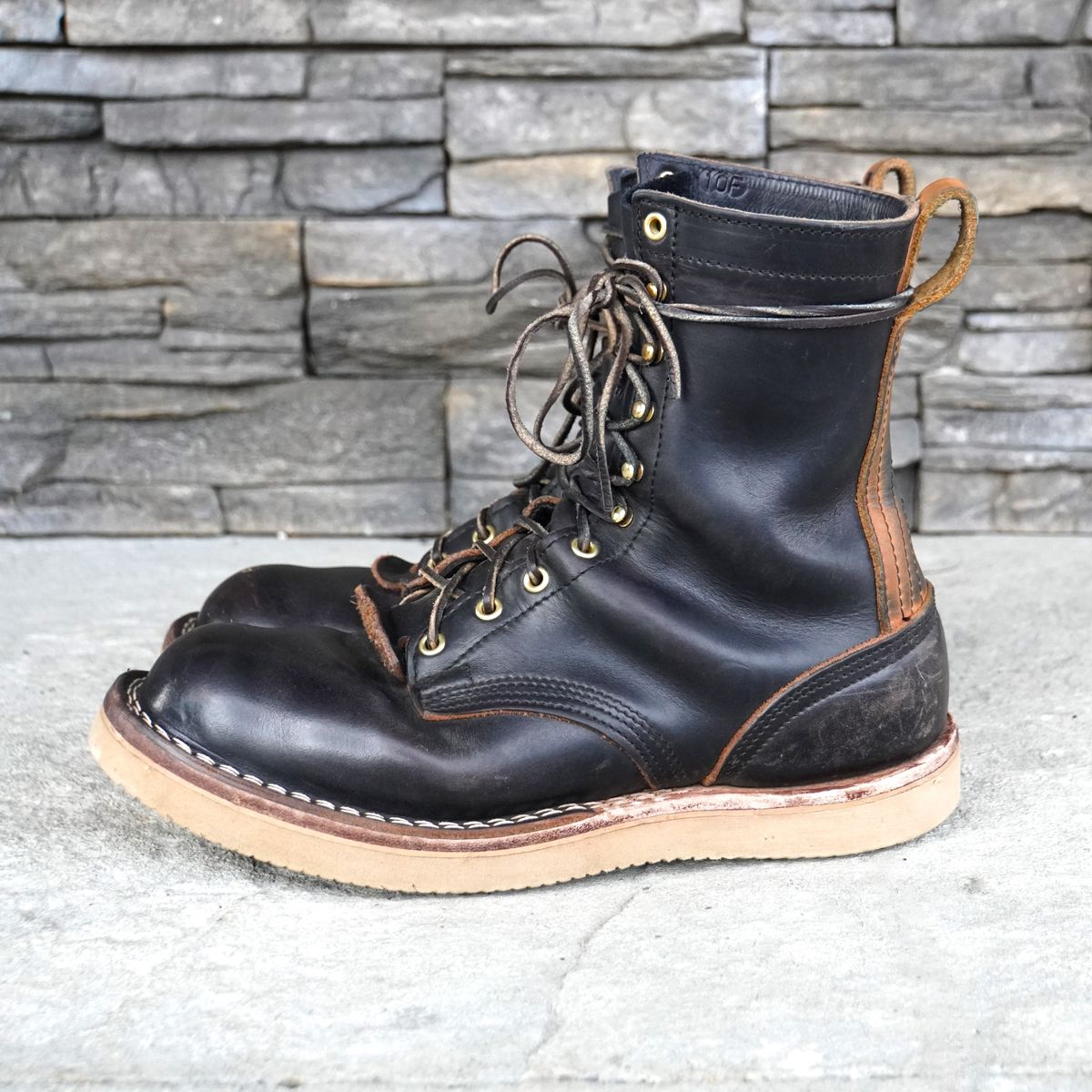 Photo by Leroy on January 5, 2024 of the Nicks x Zuriick Merriman in Horween Black Chromexcel.