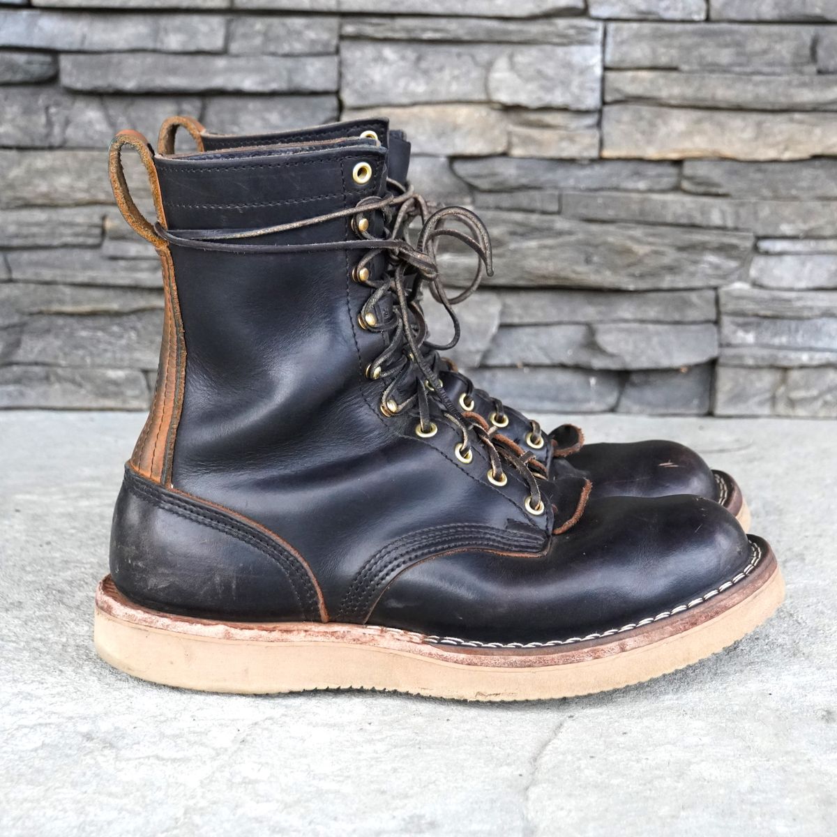 Photo by Leroy on January 5, 2024 of the Nicks x Zuriick Merriman in Horween Black Chromexcel.