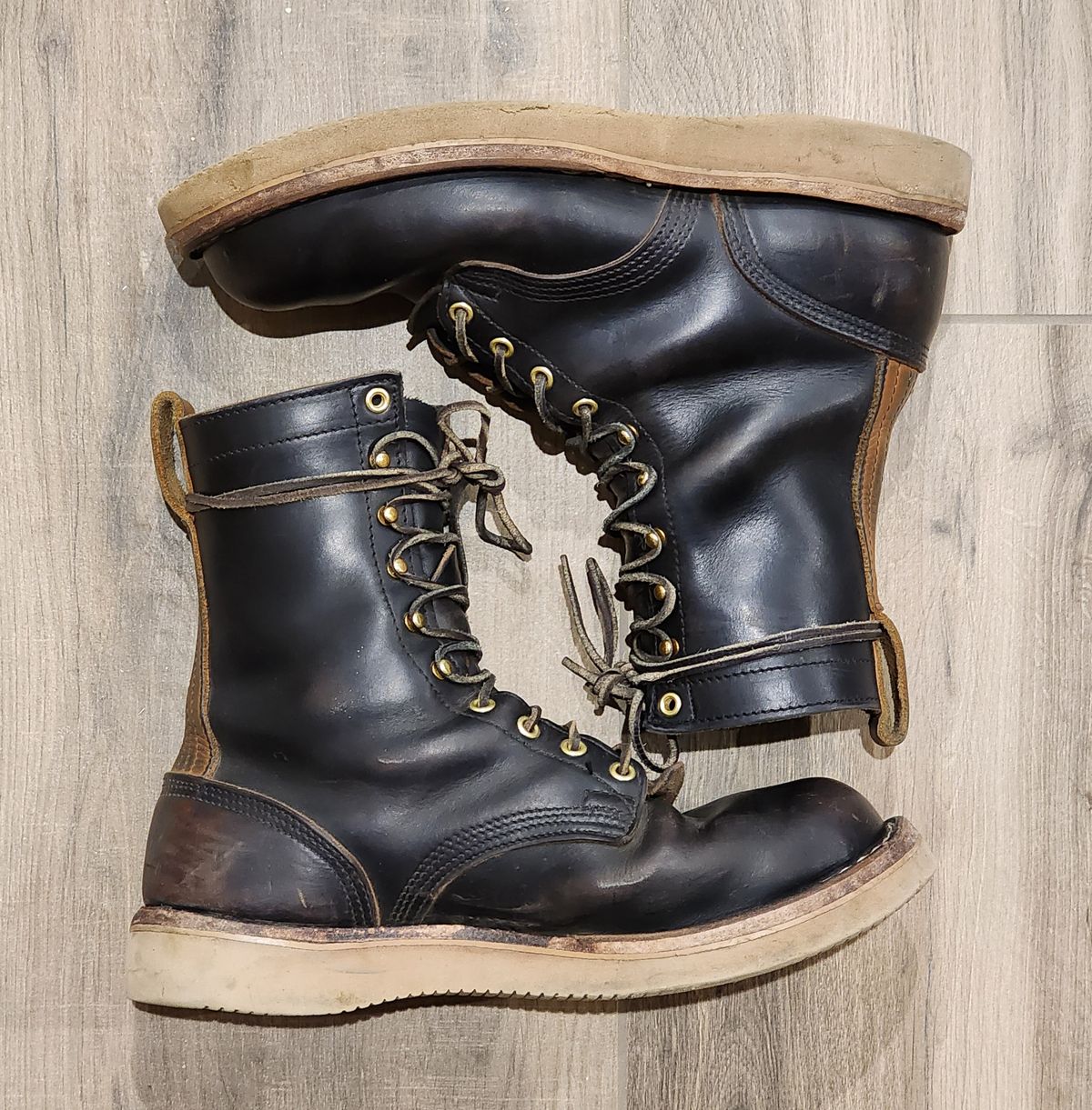 Photo by Leroy on March 6, 2024 of the Nicks x Zuriick Merriman in Horween Black Chromexcel.