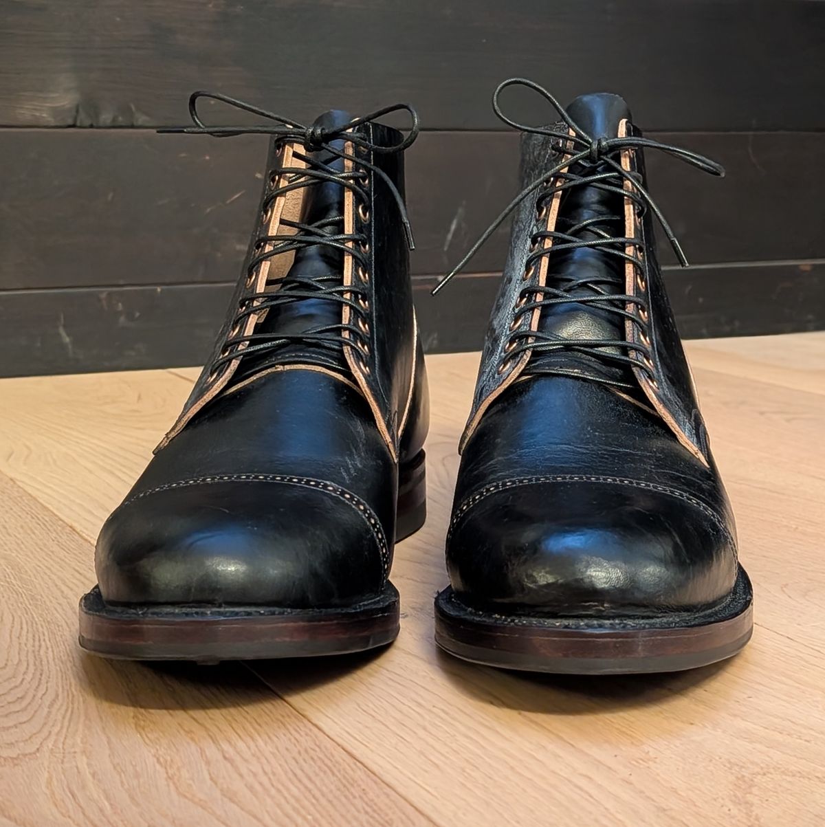 Photo by melloyello on November 2, 2024 of the Viberg Service Boot BCT in Horween Teacore Double Cordovan.