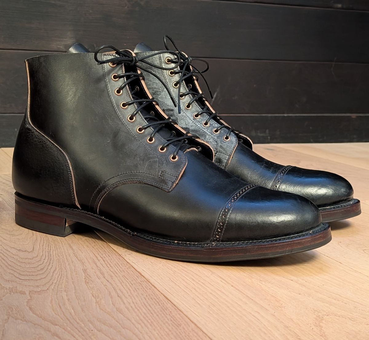 Photo by melloyello on November 2, 2024 of the Viberg Service Boot BCT in Horween Teacore Double Cordovan.