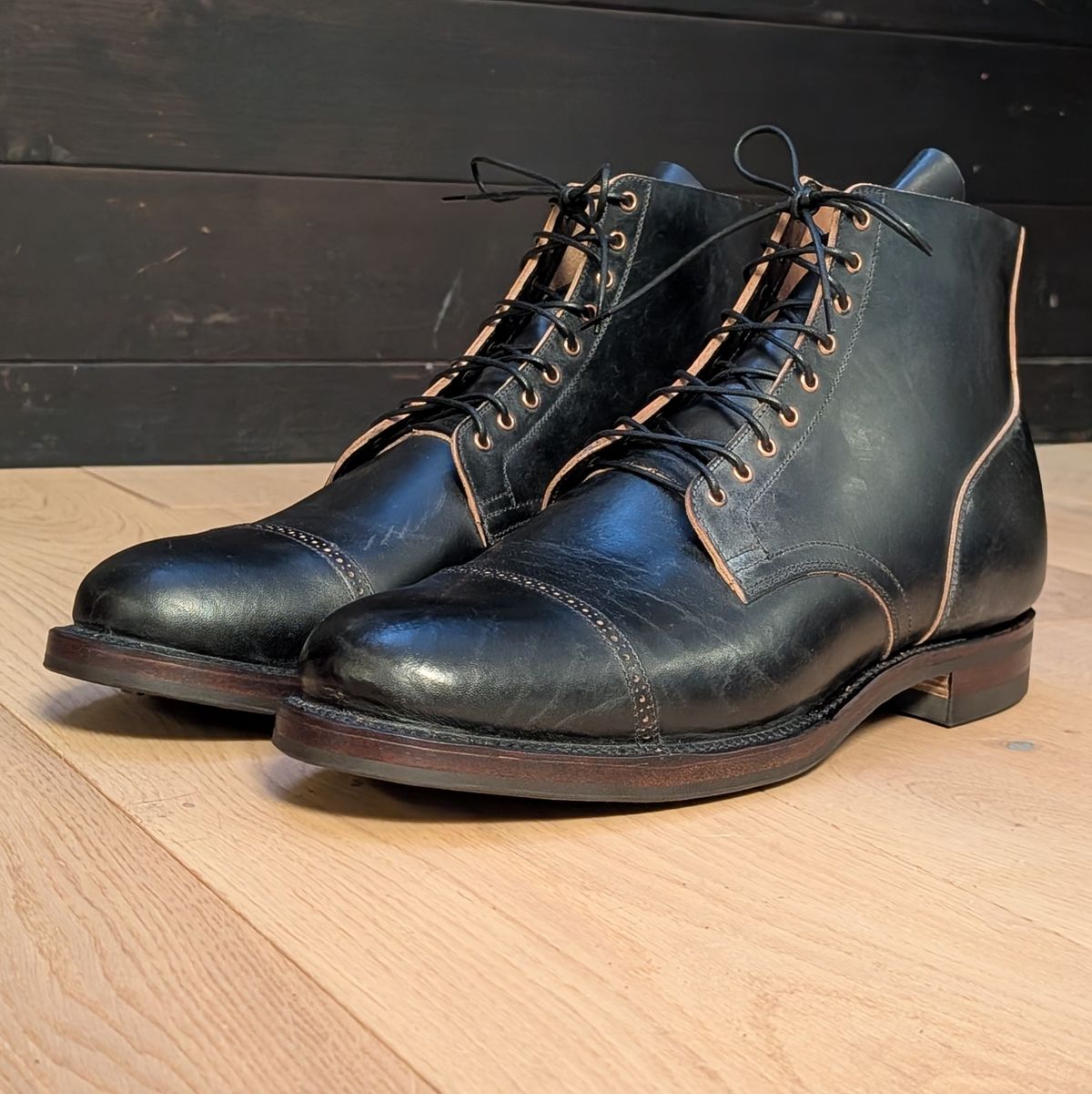 Photo by melloyello on November 2, 2024 of the Viberg Service Boot BCT in Horween Teacore Double Cordovan.