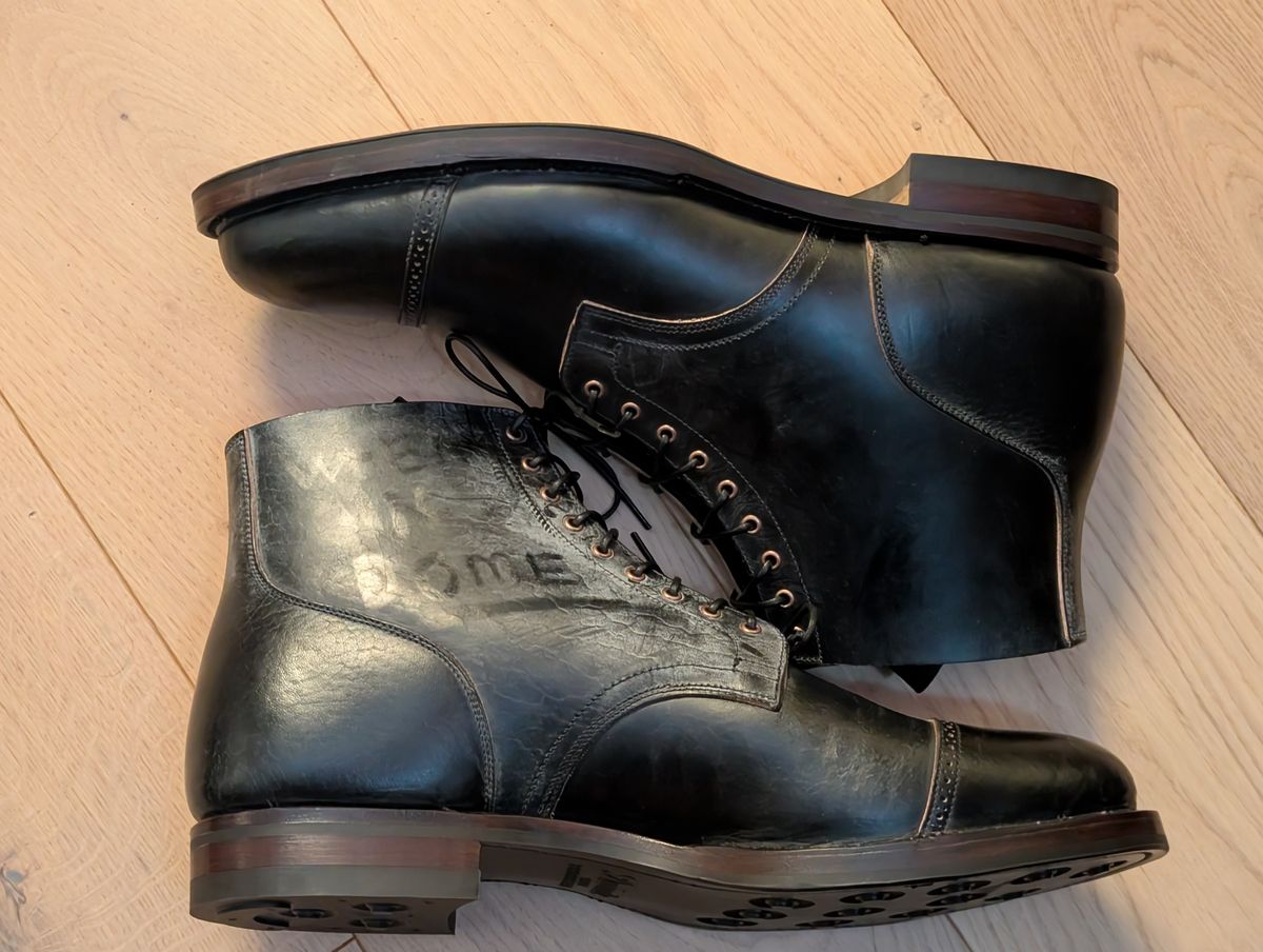 Photo by melloyello on November 2, 2024 of the Viberg Service Boot BCT in Horween Teacore Double Cordovan.