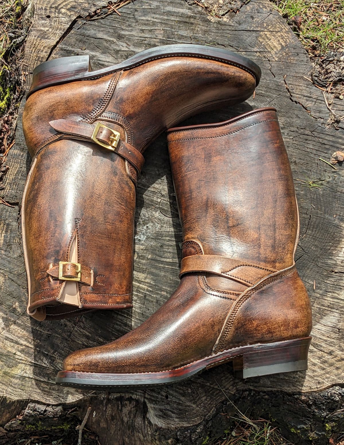 Photo by melloyello on March 7, 2023 of the Unsung U 22-2 Engineer Boot in Wickett & Craig Natural Veg Tan.