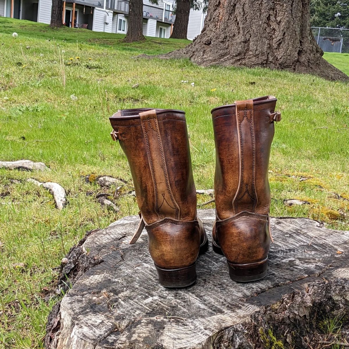 Photo by melloyello on April 18, 2023 of the Unsung U 22-2 Engineer Boot in Wickett & Craig Natural Veg Tan.