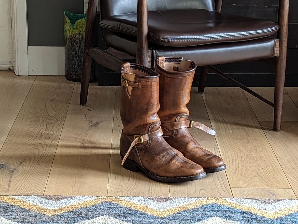 Photo by melloyello on September 1, 2023 of the Unsung U 22-2 Engineer Boot in Wickett & Craig Natural Veg Tan.