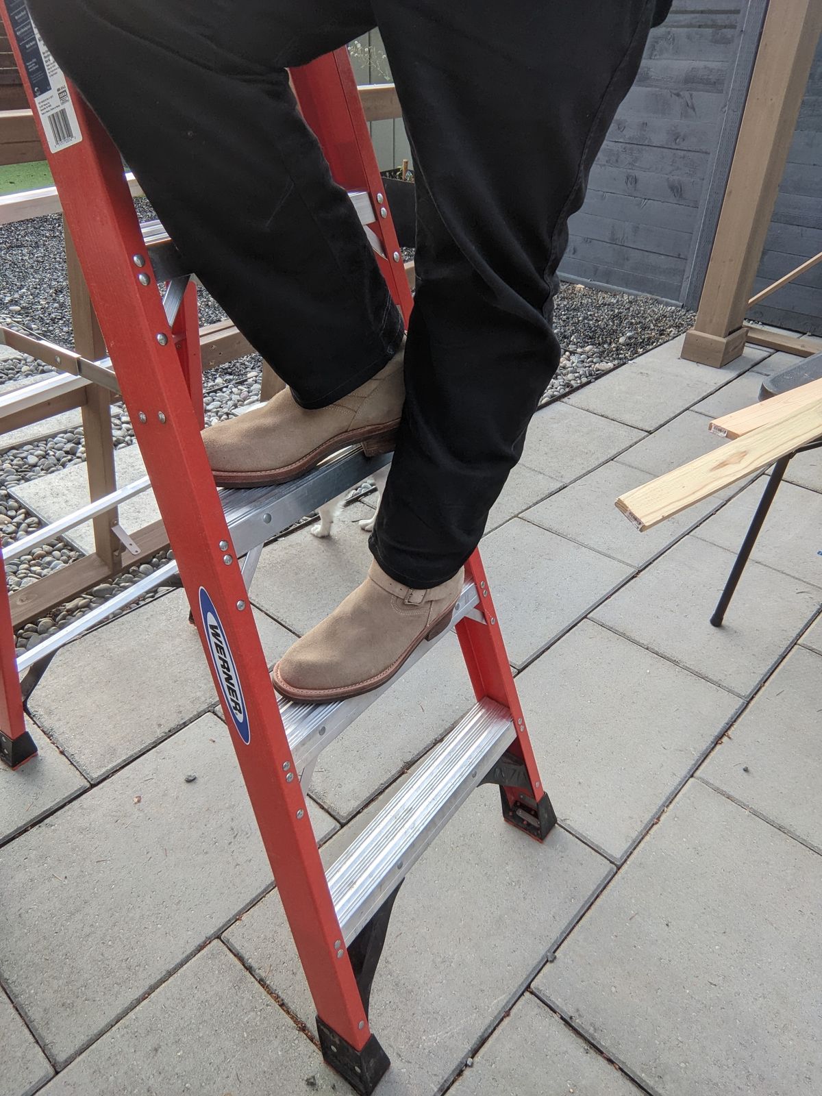 Photo by melloyello on October 1, 2022 of the Chippewa 11" Engineer Boot in Sand Roughout.