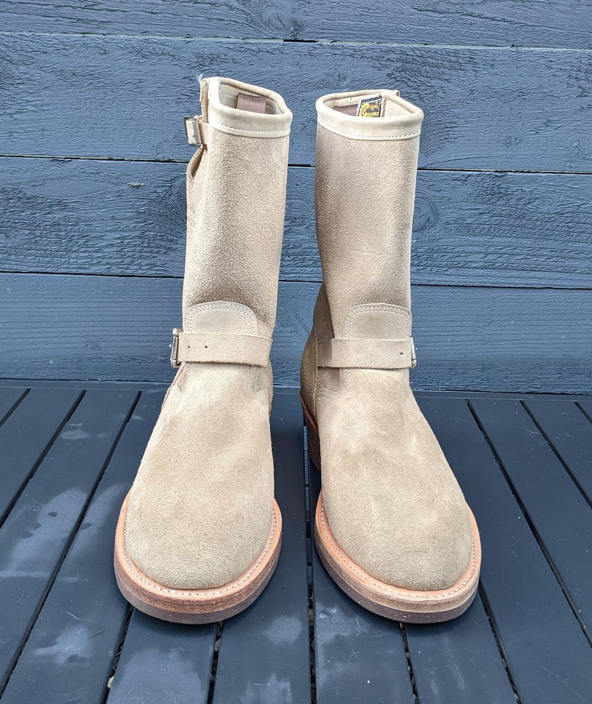 Photo by melloyello on October 1, 2022 of the Chippewa 11" Engineer Boot in Sand Roughout.