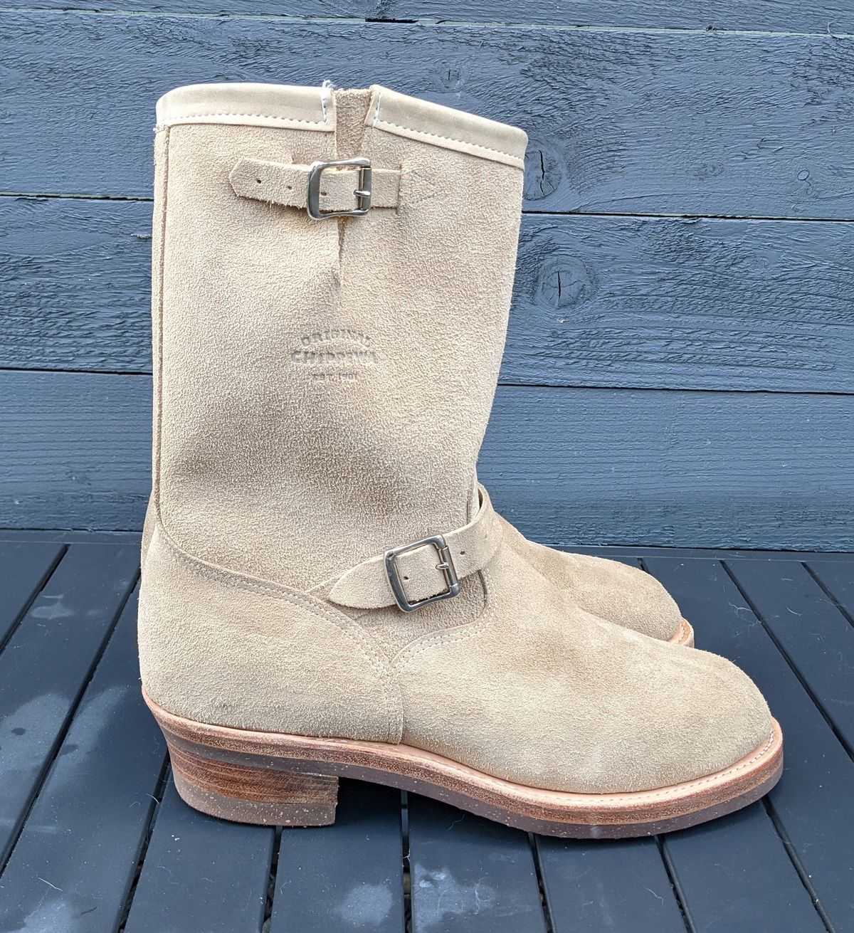 Photo by melloyello on October 1, 2022 of the Chippewa 11" Engineer Boot in Sand Roughout.