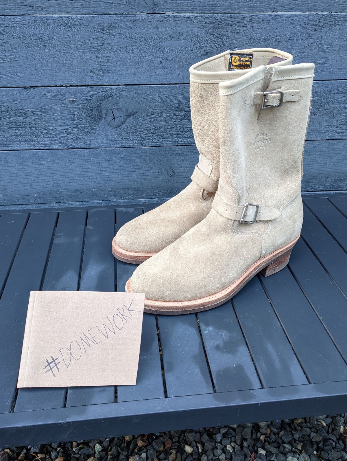Photo by melloyello on October 1, 2022 of the Chippewa 11" Engineer Boot in Sand Roughout.