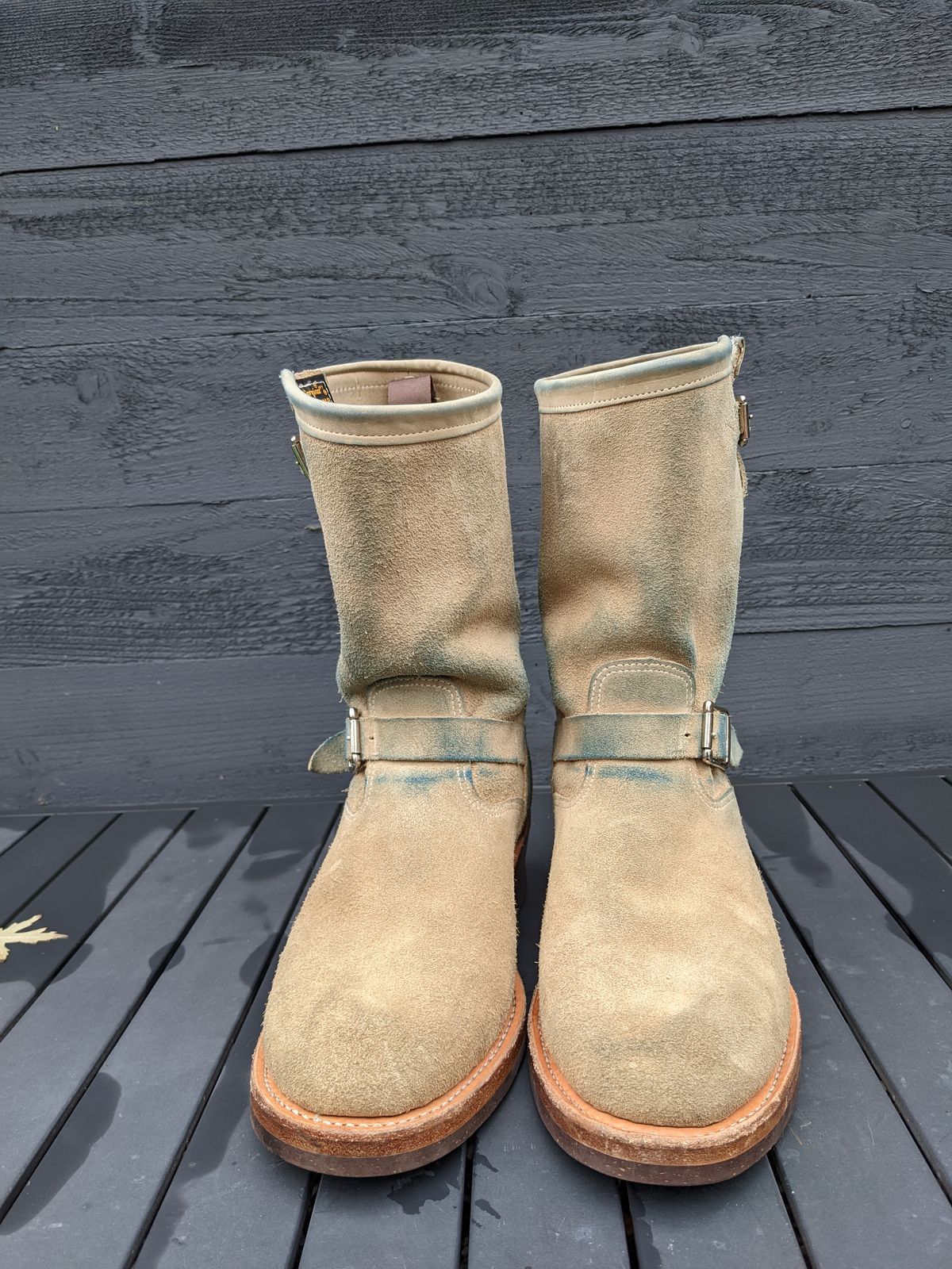 Photo by melloyello on November 1, 2022 of the Chippewa 11" Engineer Boot in Sand Roughout.
