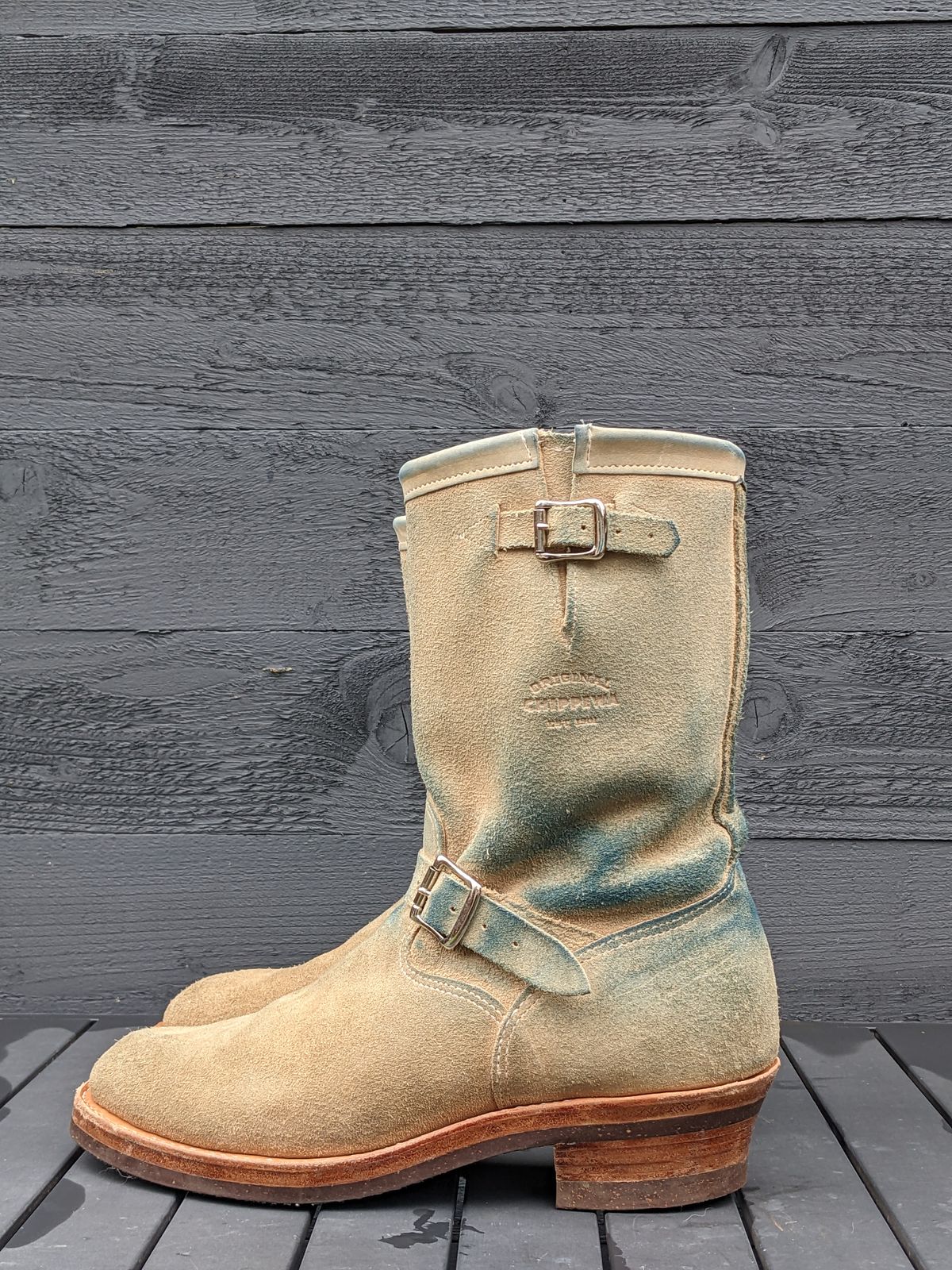 Photo by melloyello on November 1, 2022 of the Chippewa 11" Engineer Boot in Sand Roughout.