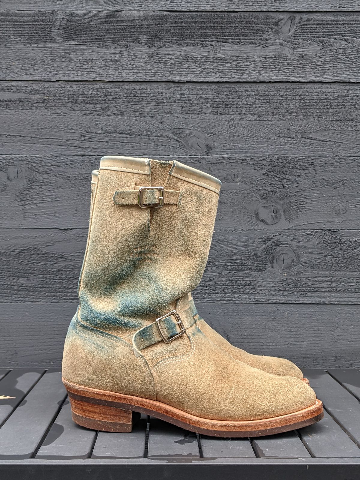 Photo by melloyello on November 1, 2022 of the Chippewa 11" Engineer Boot in Sand Roughout.