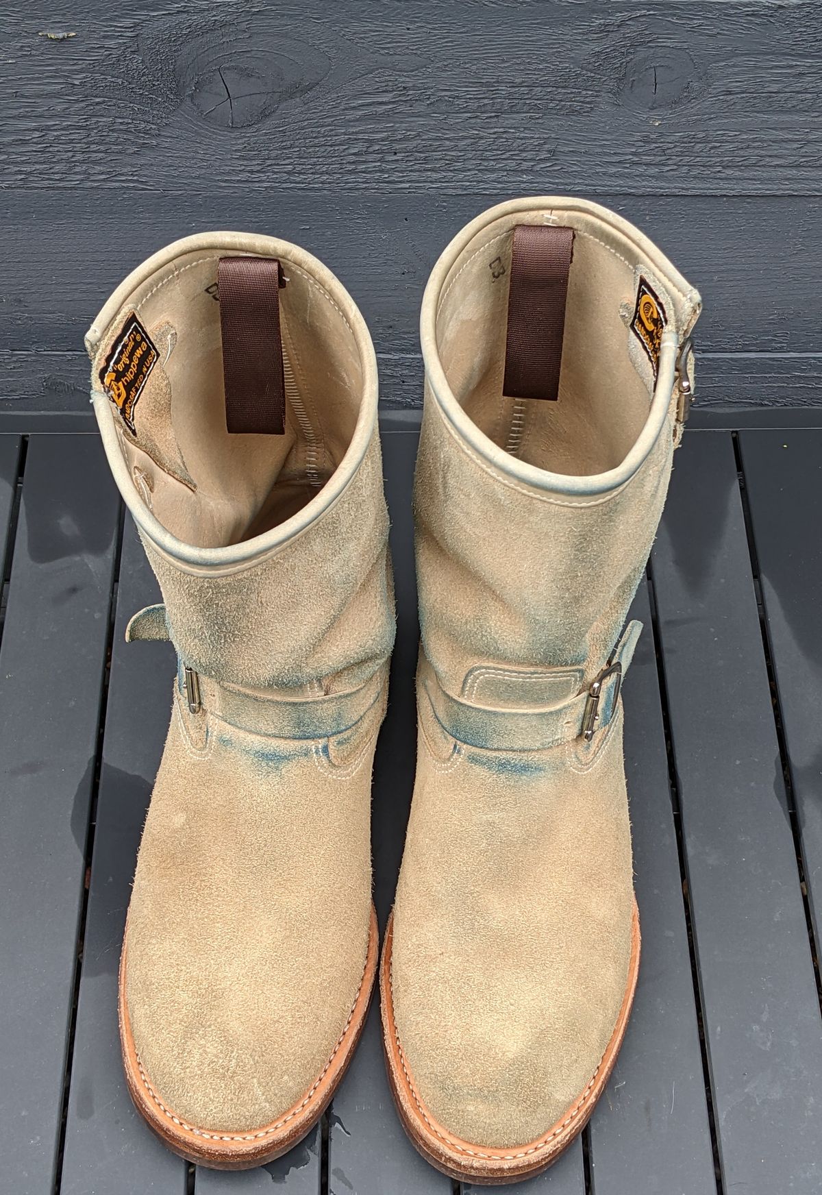 Photo by melloyello on November 1, 2022 of the Chippewa 11" Engineer Boot in Sand Roughout.