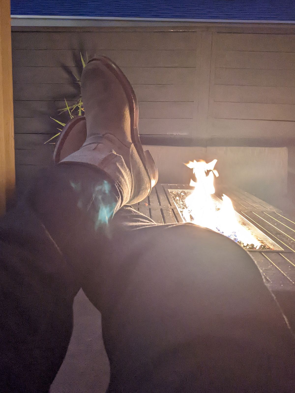 Photo by melloyello on November 1, 2022 of the Chippewa 11" Engineer Boot in Sand Roughout.