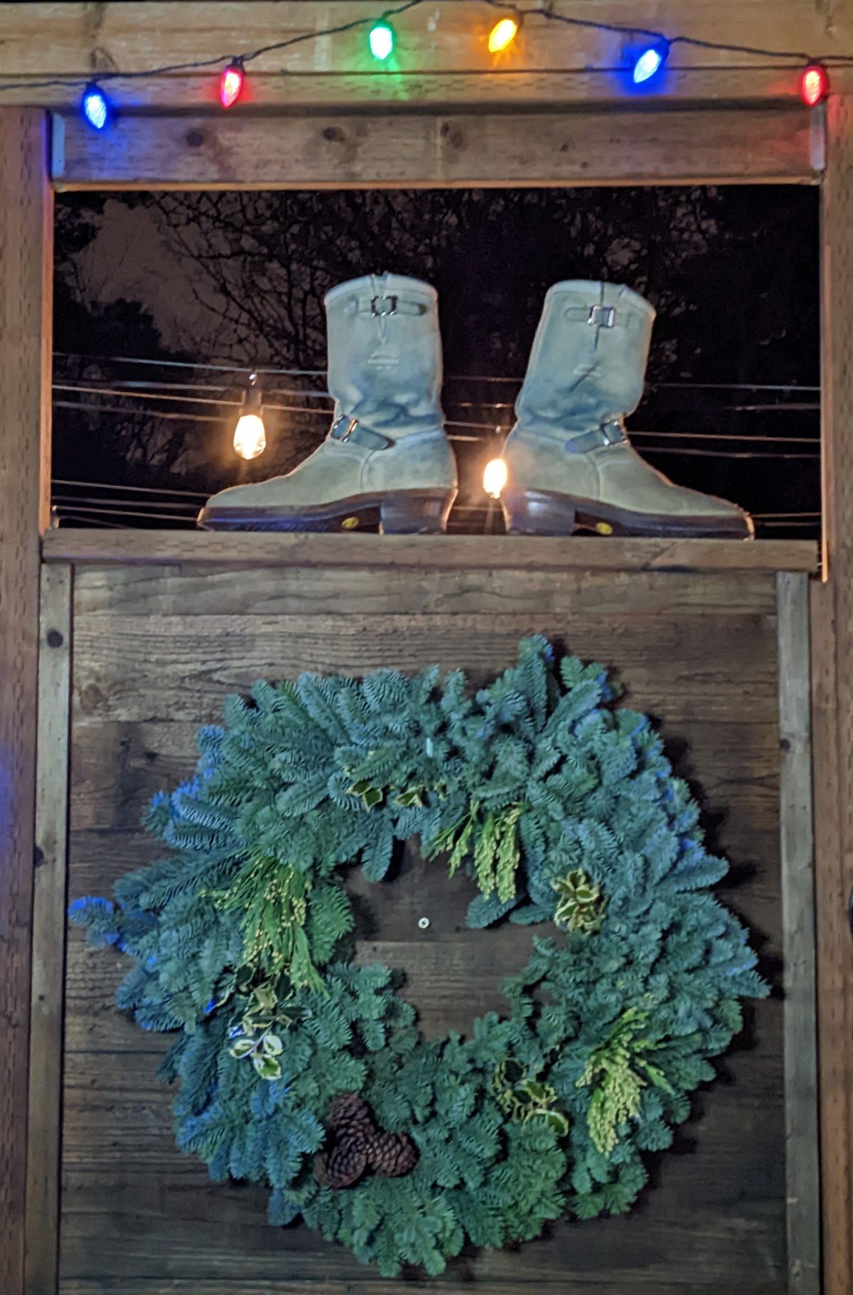 Photo by melloyello on December 3, 2022 of the Chippewa 11" Engineer Boot in Sand Roughout.
