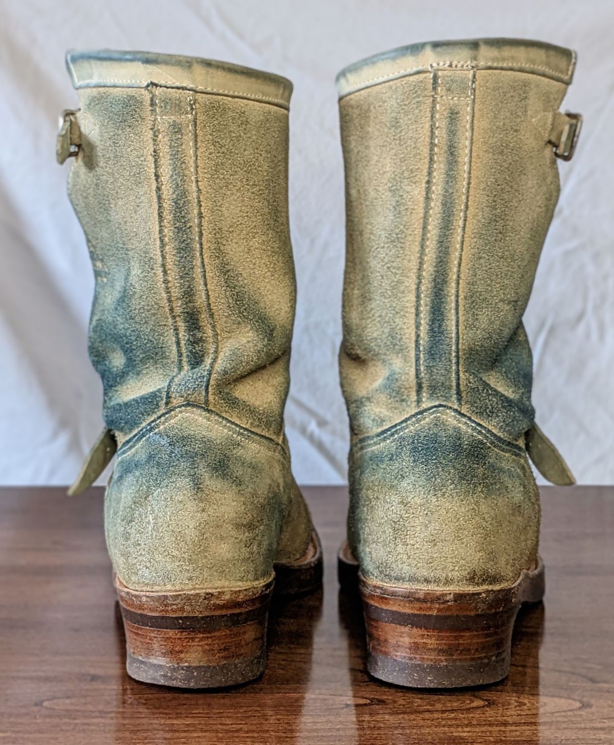 Photo by melloyello on December 3, 2022 of the Chippewa 11" Engineer Boot in Sand Roughout.