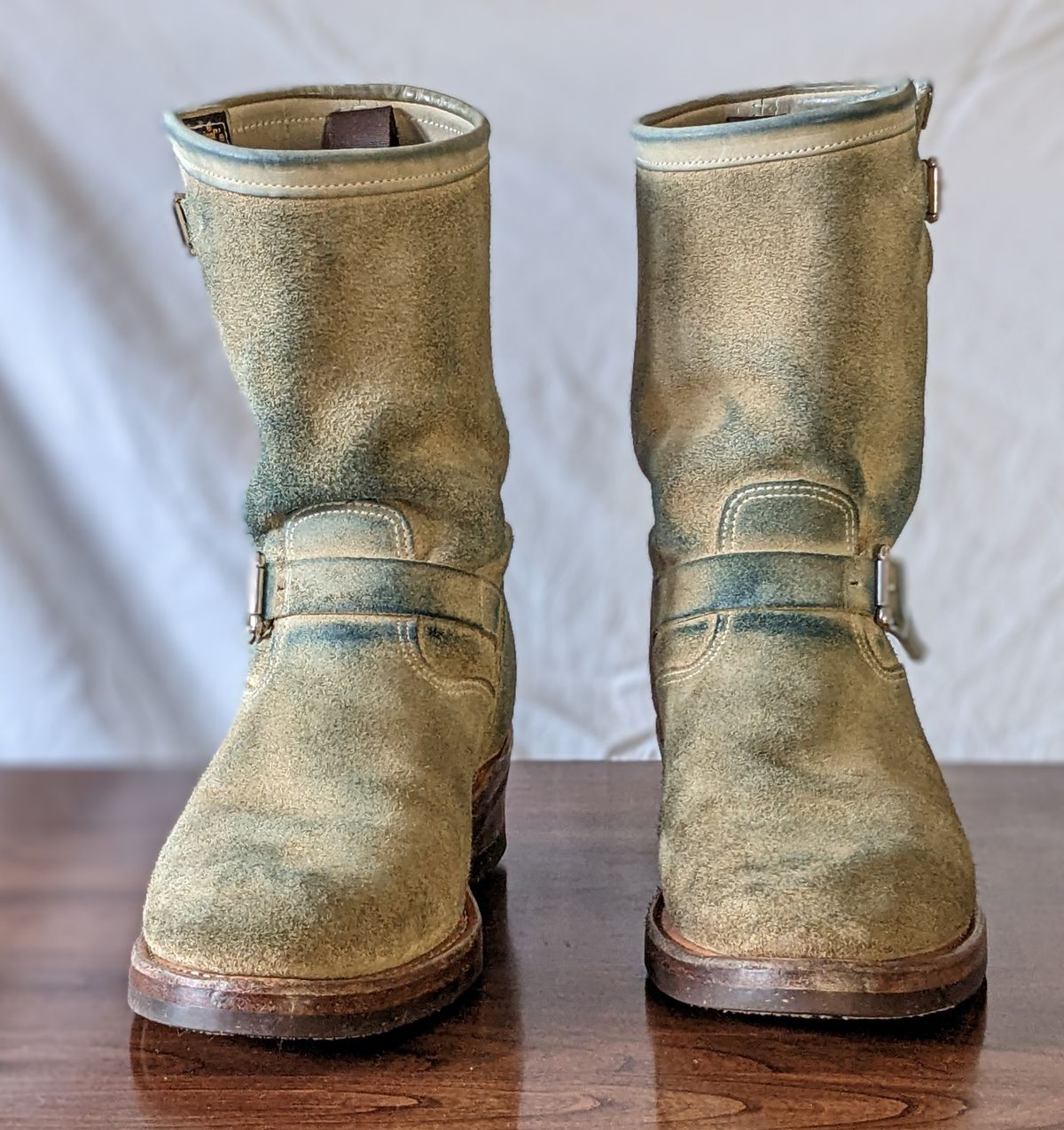 Photo by melloyello on December 3, 2022 of the Chippewa 11" Engineer Boot in Sand Roughout.