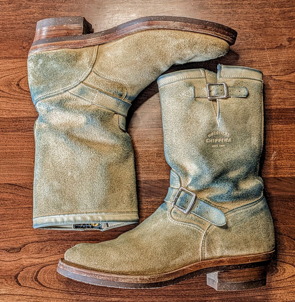 Photo by melloyello on December 3, 2022 of the Chippewa 11" Engineer Boot in Sand Roughout.