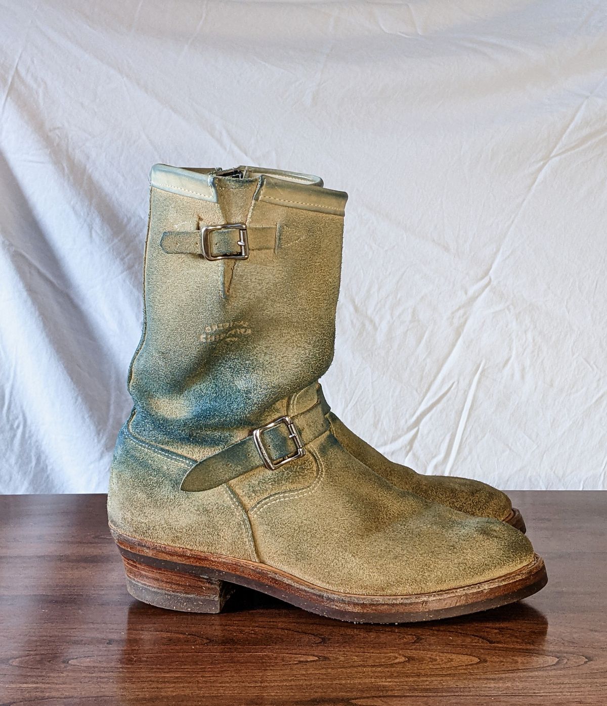Photo by melloyello on December 3, 2022 of the Chippewa 11" Engineer Boot in Sand Roughout.