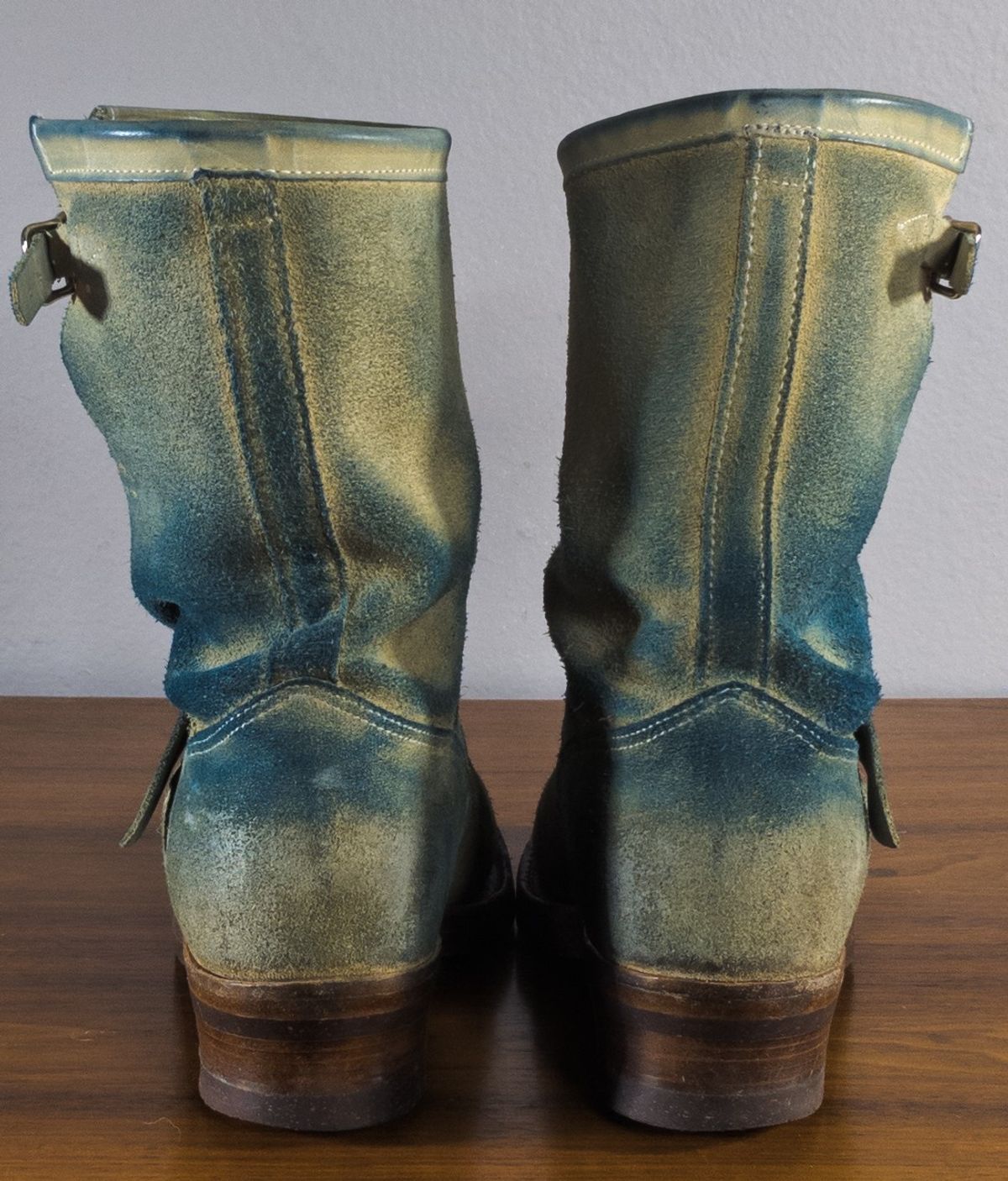 Photo by melloyello on January 4, 2023 of the Chippewa 11" Engineer Boot in Sand Roughout.