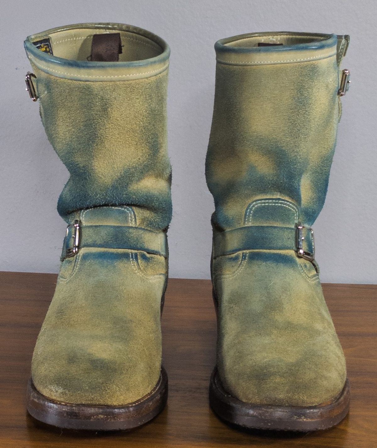 Photo by melloyello on January 4, 2023 of the Chippewa 11" Engineer Boot in Sand Roughout.