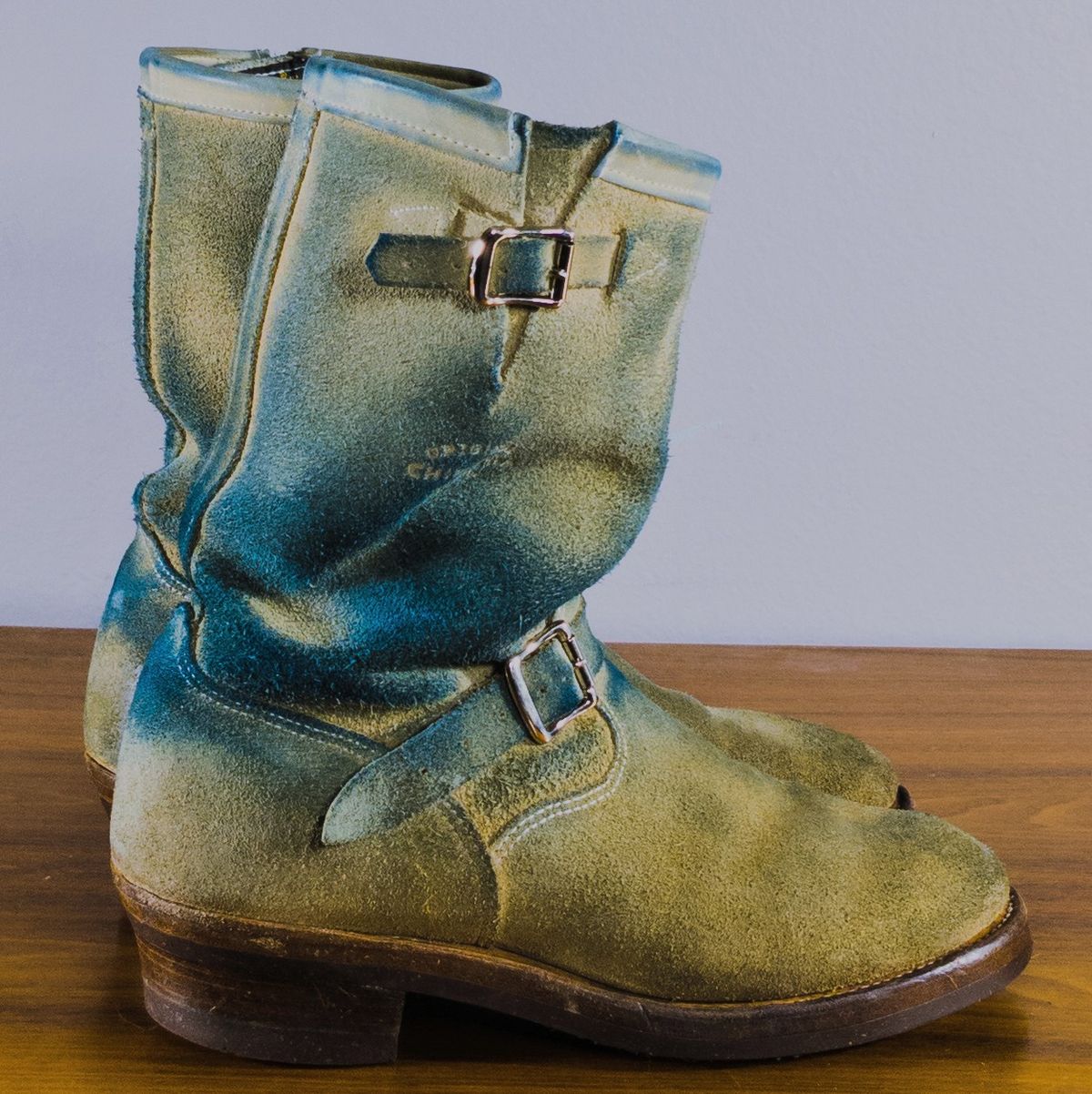 Photo by melloyello on January 4, 2023 of the Chippewa 11" Engineer Boot in Sand Roughout.