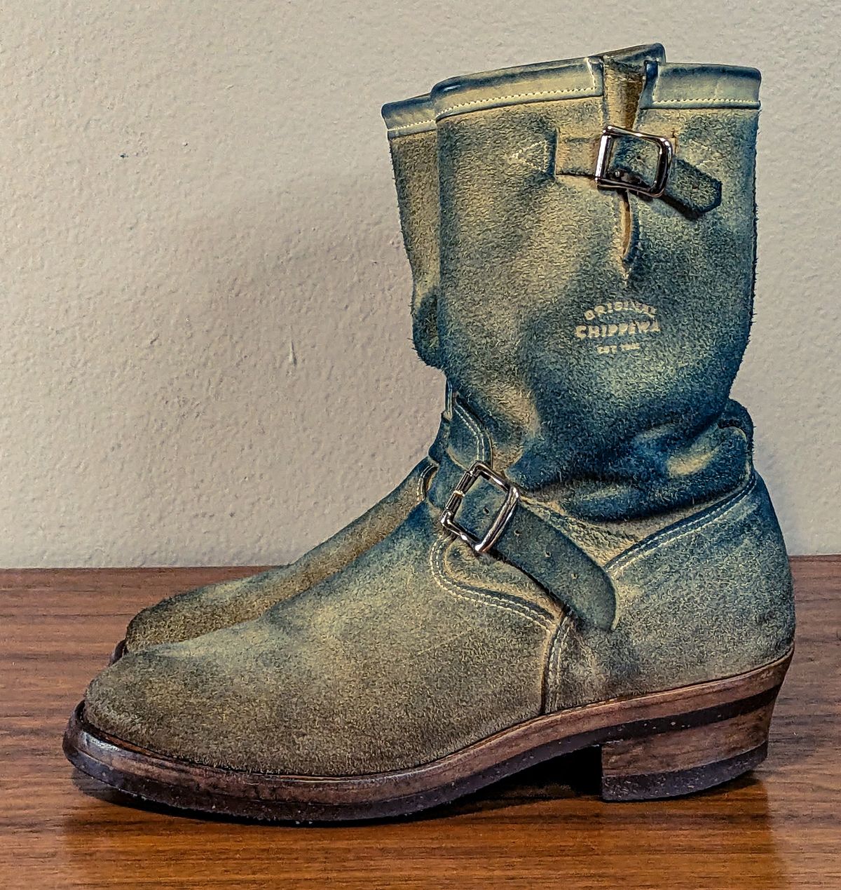Photo by melloyello on February 4, 2023 of the Chippewa 11" Engineer Boot in Sand Roughout.