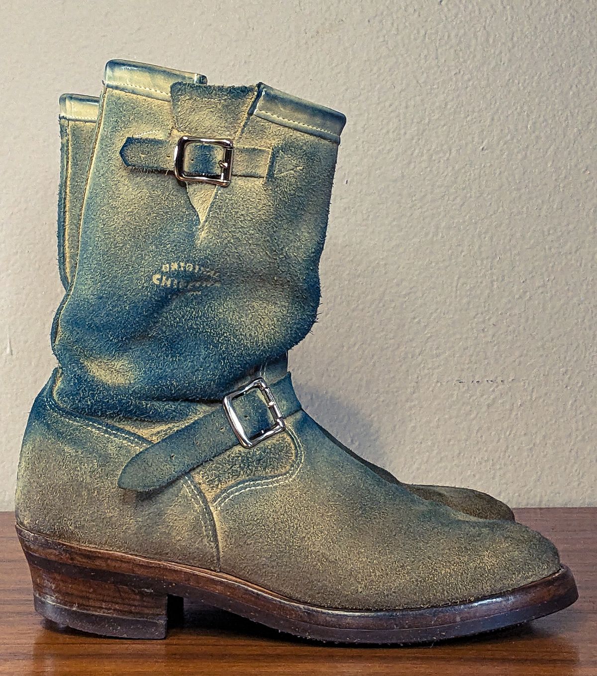 Photo by melloyello on February 4, 2023 of the Chippewa 11" Engineer Boot in Sand Roughout.