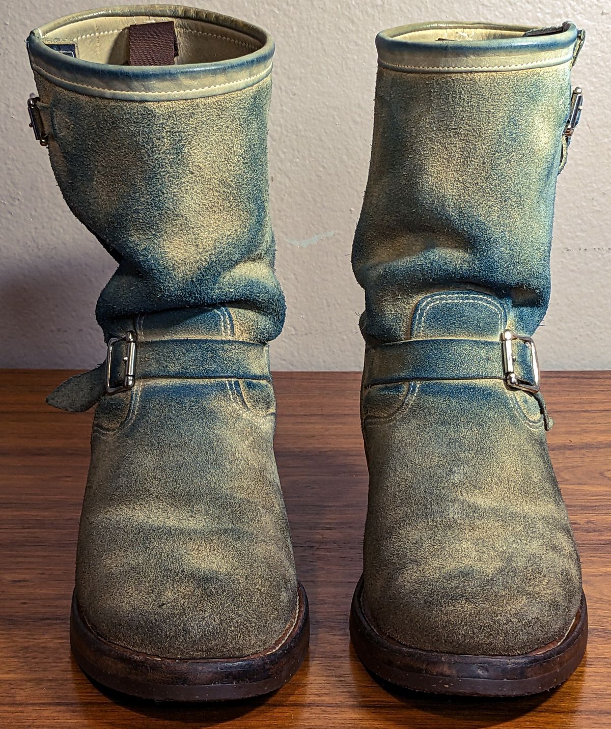 Photo by melloyello on March 3, 2023 of the Chippewa 11" Engineer Boot in Sand Roughout.