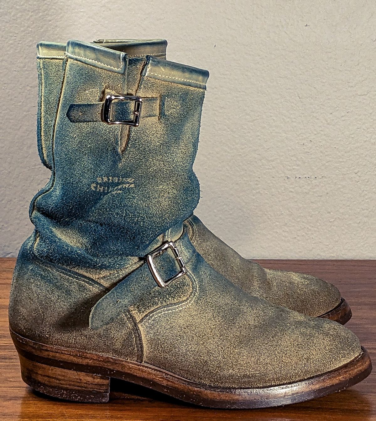 Photo by melloyello on April 3, 2023 of the Chippewa 11" Engineer Boot in Sand Roughout.