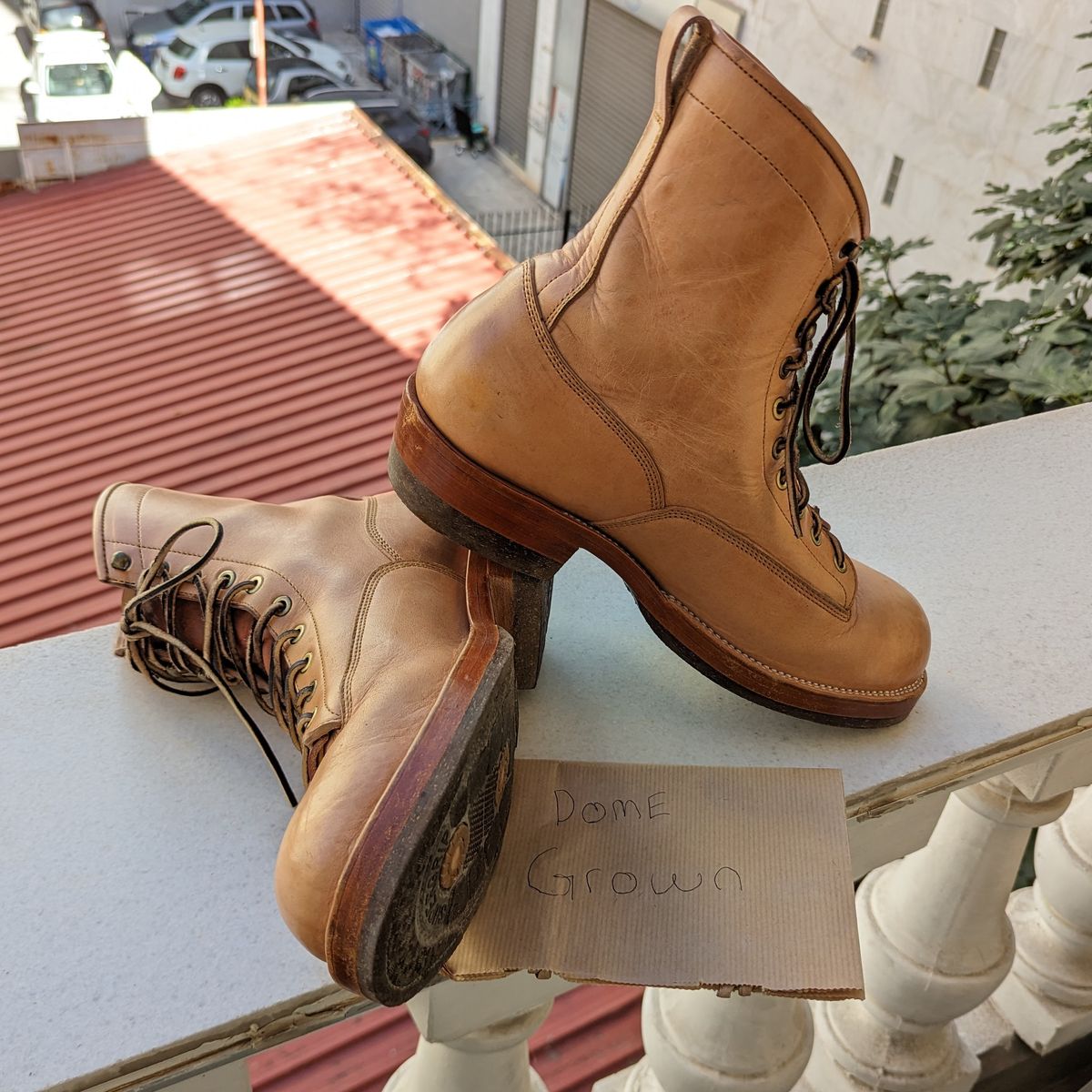 Photo by melloyello on November 7, 2023 of the Prof Barnets Billy Boots in Shinki Natural Shrunken Horsebutt.