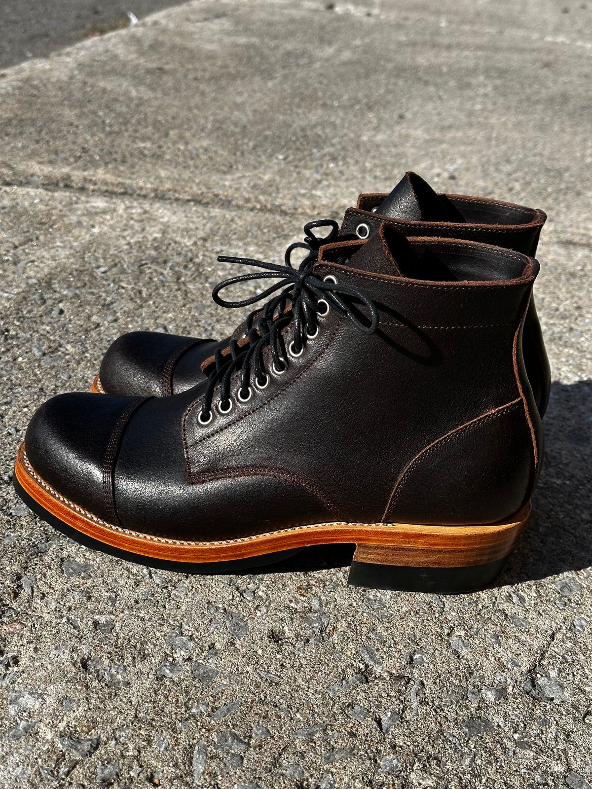 Photo by SunOfGod on October 1, 2023 of the Imperium Jojoe in Horween Brown Waxed Flesh.