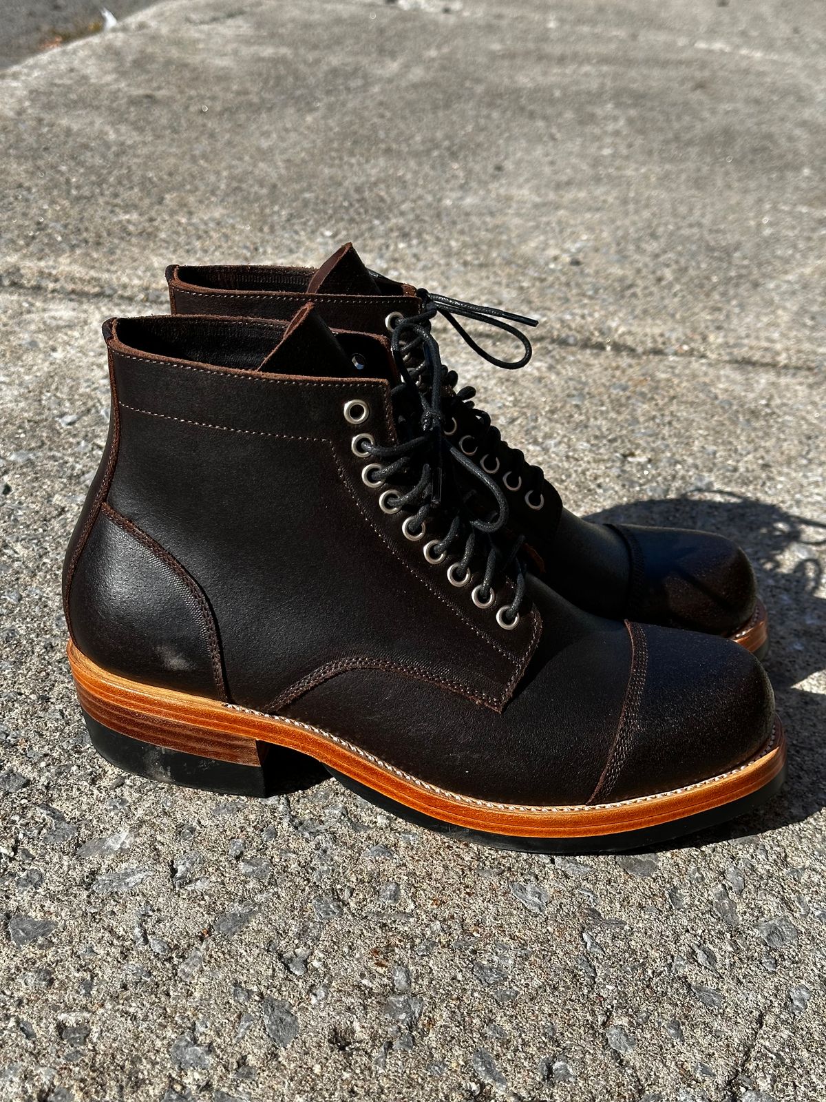 Photo by SunOfGod on October 1, 2023 of the Imperium Jojoe in Horween Brown Waxed Flesh.