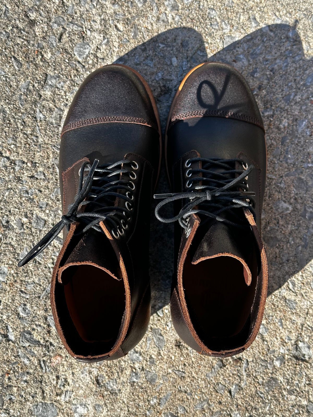Photo by SunOfGod on October 1, 2023 of the Imperium Jojoe in Horween Brown Waxed Flesh.
