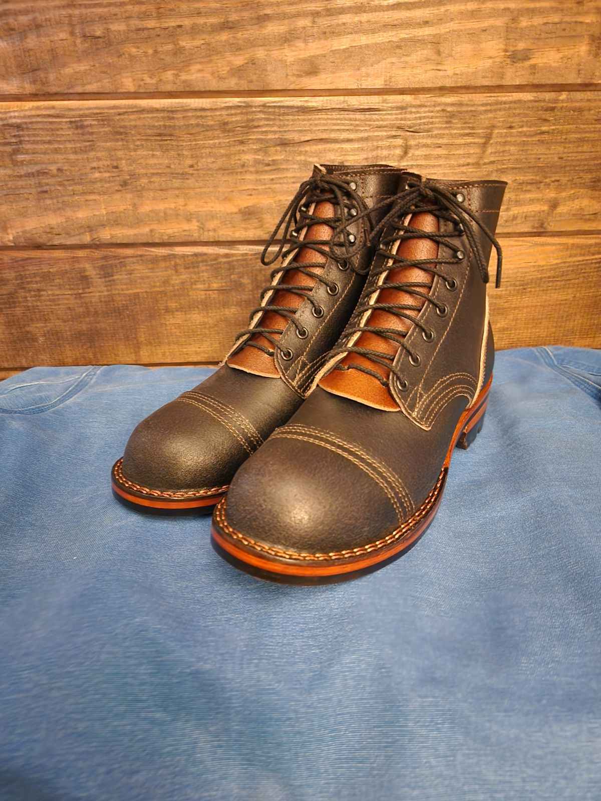 Photo by Pale_Highl1ight on September 25, 2024 of the Nicks Nicks/ x Butterscotch Triton Boot in Nicks/ Horween Black Waxed Flesh.