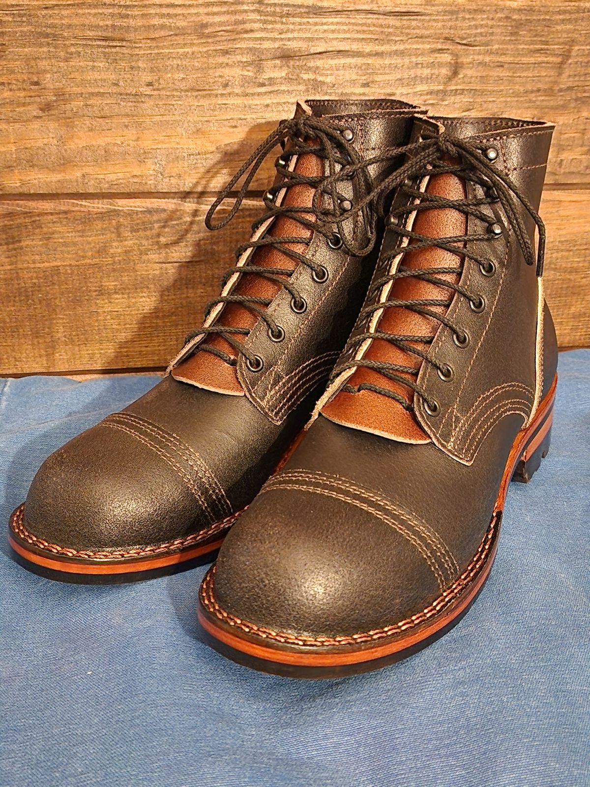 Photo by Pale_Highl1ight on September 25, 2024 of the Nicks Nicks/ x Butterscotch Triton Boot in Nicks/ Horween Black Waxed Flesh.