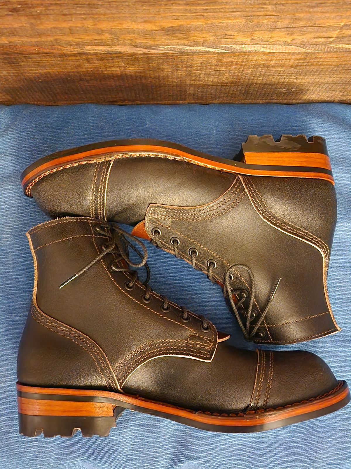 Photo by Pale_Highl1ight on October 1, 2024 of the Nicks Nicks/ x Butterscotch Triton Boot in Nicks/ Horween Black Waxed Flesh.